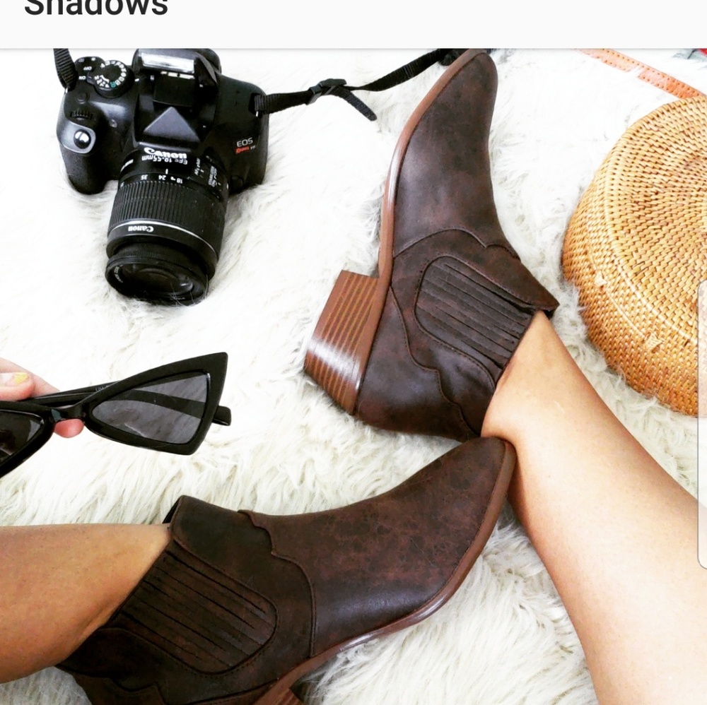 📣LAST PAIR//The  Chelsea// Distress brown bootie - Picture 4 of 4